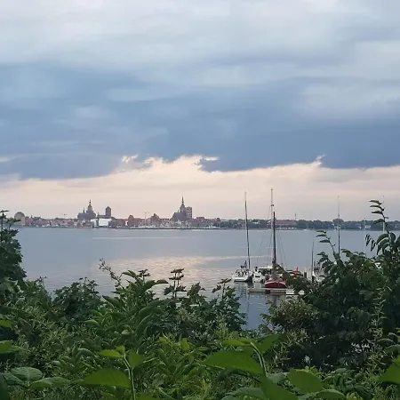 Meerzeit Eg شقة Altefähr